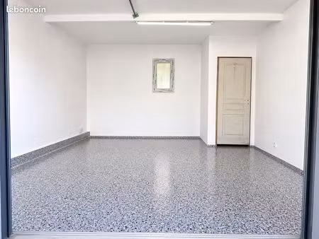 local / garage aménagé 30 m² avec wc – résidence privée au calme – bastelicaccia