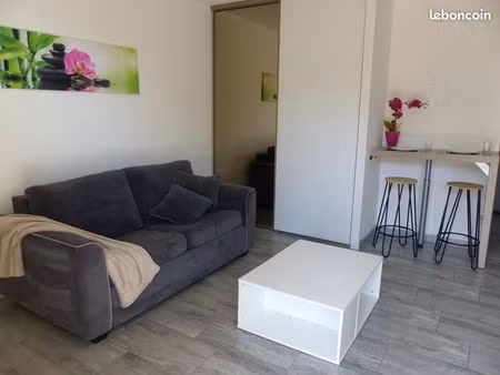 idéal étudiant  studio 25m2 meublé et rénové  lumineux  balcon  clim