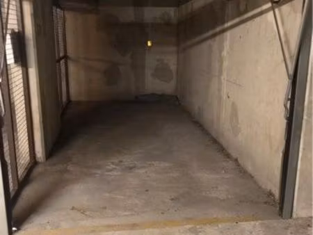loue garage box fermée de 14m2