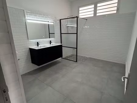 appartement t3 – hyper centre-ville saint-joseph – 69 89 m² – 970 /mois