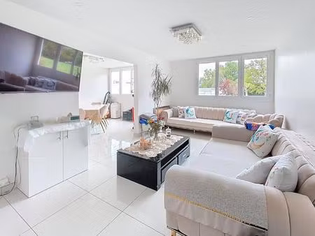 appartement 4 pièces entièrement rénové à carbon-blanc