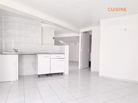 appartement f2 de 47m2 avec terrasse - emplacement stratégique