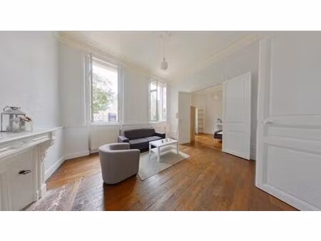 bel appartement de type 2 meuble