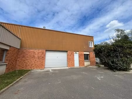 location local d'activités 210 m²