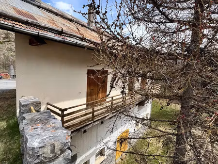 maison à ristolas à restaurer à aménager avec apt 44m²