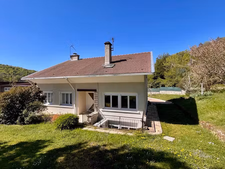 maison familiale atypique avec grand garage attenant