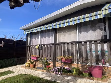 chalet de loisirs dans résidence avec piscine
