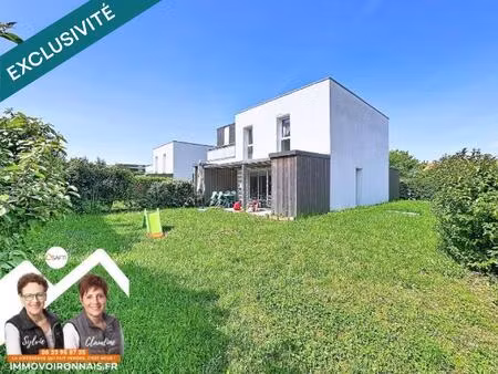 maison jumelée de 2016  excellent état  avec jardin  proche écoles et centre ville