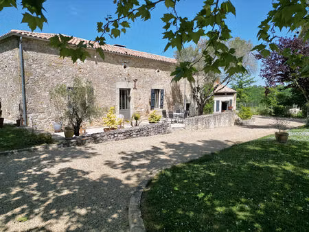 charmante maison en pierre avec piscine