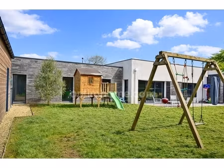 maison contemporaine de plain-pied  144 m²  4 chambres  dpe a  terrain environ 950m2 saint