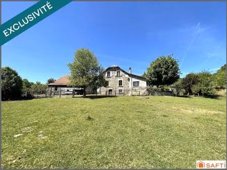 maison de pierre avec grange sur grande propriété