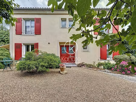 à seulement 20 km du centre-ville de lyon  sur la commune des chères  maison de 6 pièce(s)