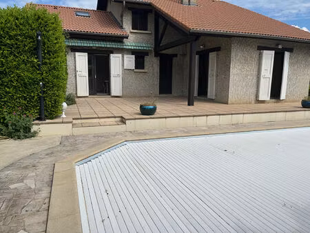villa 7 pièce(s) 152 m2 avec piscine chauffée