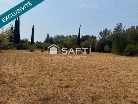terrain constructible d’environ 2500 m² – cotignac (83)