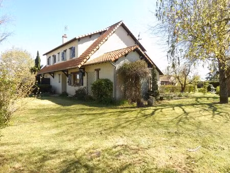 maison familiale de caractère sur grand terrain arboré