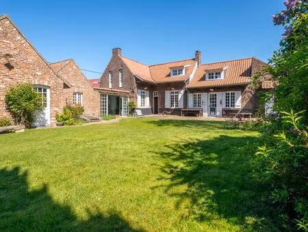 maison de luxe de 197 m2 en vente avelin  france