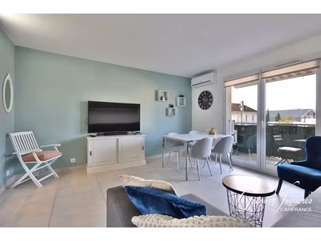 appartement avec balcon (garage en option) – saint-priest village  à deux pas du château