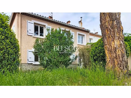 maison sur trois faces  avec quatre chambres