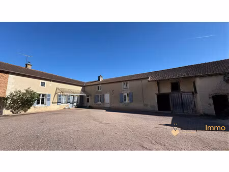 maison de campagne avec granges et grand terrain