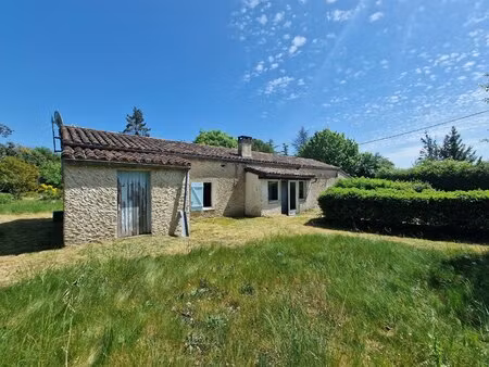 charmante maison en pierre – un beau projet pour les amateurs de rénovation !