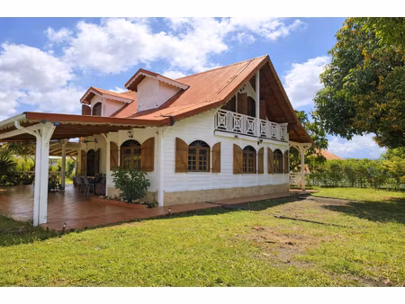 a vendre : villa t7 spacieuse à saint-pierre