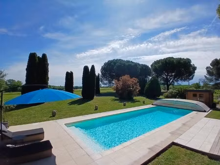 superbe maison de luxe de 4 chambres avec piscine