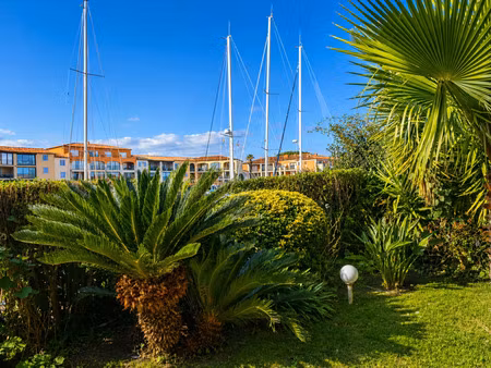 port cogolin - appartement de standing avec jardin privatif
