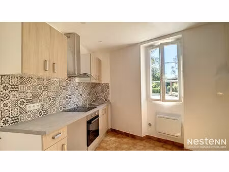 a louer appartement de type t3 de 65 m² avec cour commune et place de parking à condom