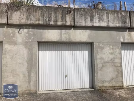 parking à louer 20 m² - agen (47) - 75€