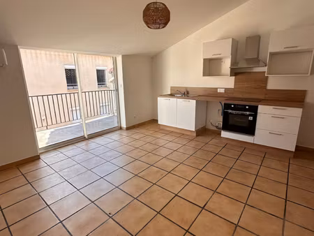 rare t3 avec balcon a 5 min a pied du centre ville