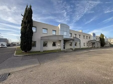 vente local d'activités 500 m²