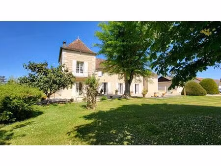 proche bergerac demeure en pierres  gite et dépendances 17 pièces sur parcelle de 23000 m²