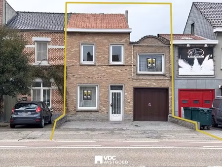 te renoveren rijwoning met veel potentieel te hoepertingen