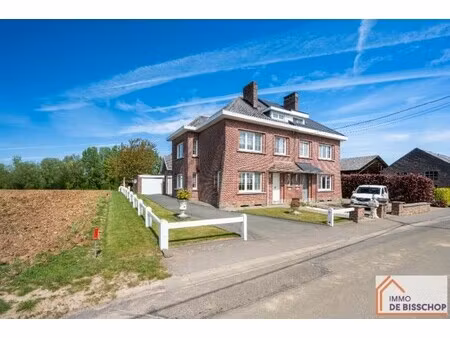 karaktervolle woning met 3 slaapkamers  grote tuin en garage