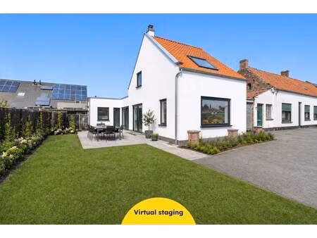 woning met reeds aangevatte renovatie en veel potentieel