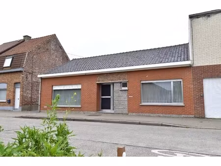 gelijkvloerse woning in hartje gullegem  met 2 slaapkamers en tal van troeven