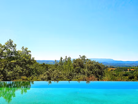 domaine d'exception dans le sud luberon-vue sainte-victoire
