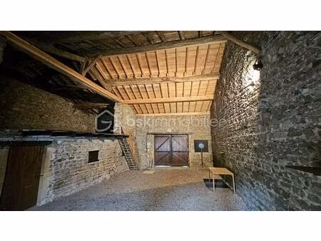 maison de 180 m² à commelle-vernay