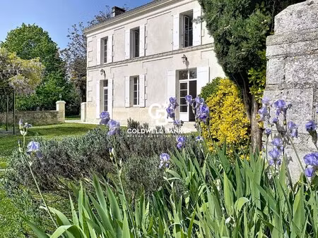 ensemble immobilier de caractère avec piscine