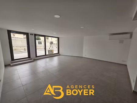 location local commercial 51m² bandol 83150
