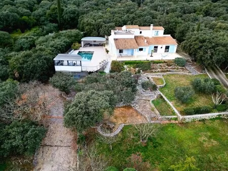 villa avec vue imprenable sur le pic saint loup