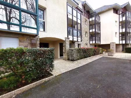 location local professionnel 48m²