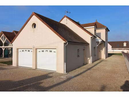 location maison 8 pièces 215m²