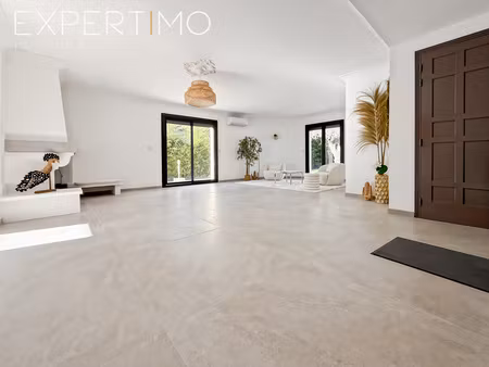 villa de type t4 rénovée de plain- pied + 1 studio + piscine + 2 garages