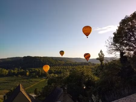 maison périgourdine avec vue spectaculaire et grotte classée