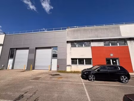 location local d’activités saint priest 69800 493m²
