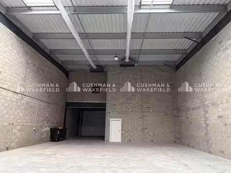 location local d’activités 374m²