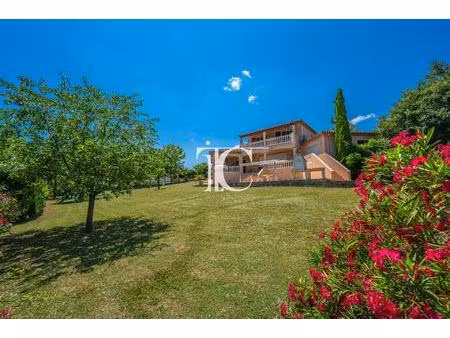 villa 200m2 habitable piscine 5000m2 de terrain