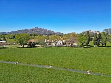 prestigieuse propriété de campagne de 2400 m2 en vente eyguières  france