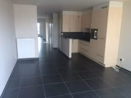 centraal gelegen appartement met ruime zonneterras en garage vlakbij de k in kortrijk.